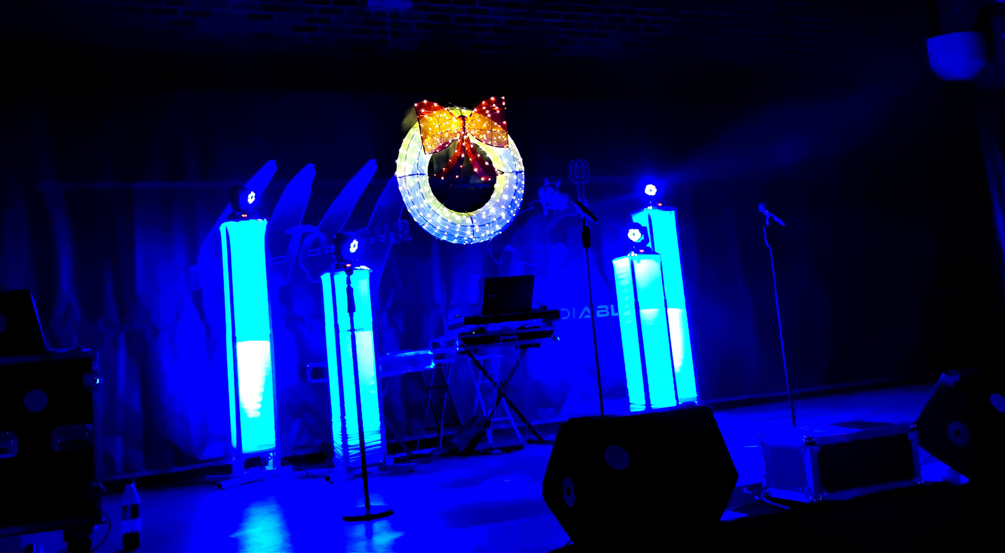 Warmweißes Lichtdesign für Hochzeit